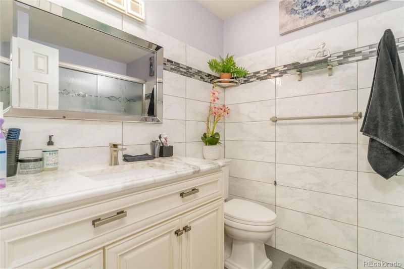 1226 Granby St, Aurora, CO 80011