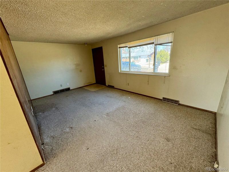 911 Tony Pl, Longmont, CO 80501