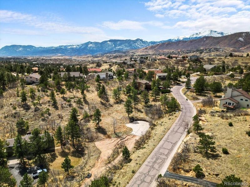 1425 Oak Hills Dr, Colorado Springs, CO 80919