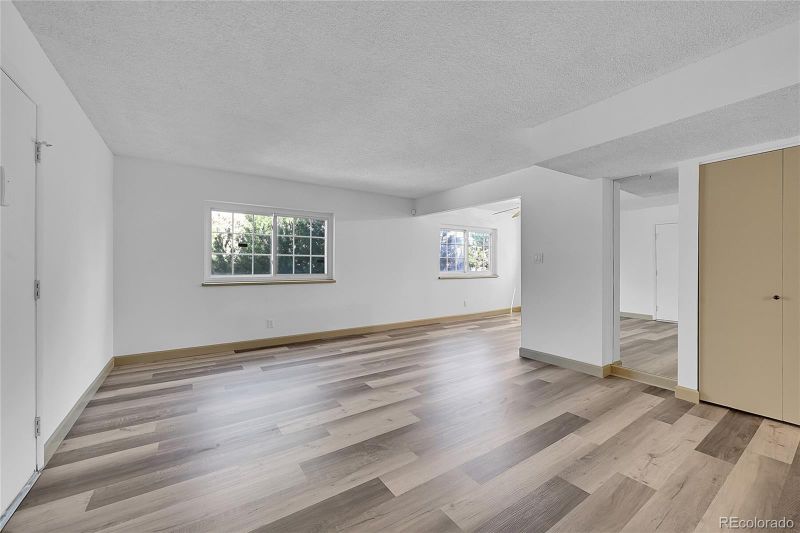 6800 E Tennessee Ave #412, Denver, CO 80224