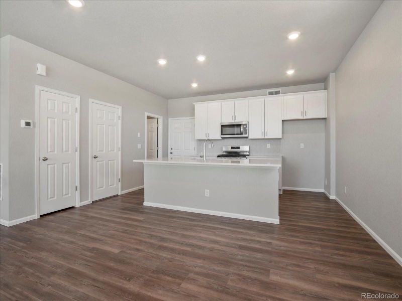 6367 N Netherland Ct, Aurora, CO 80019