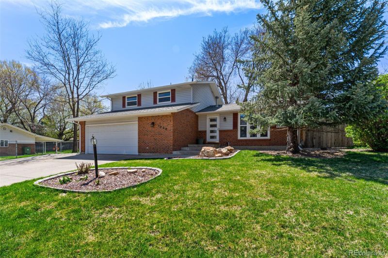 1208 Ulmus Dr, Loveland, CO 80538