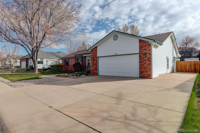 1117 Country Acres Dr, Johnstown, CO 80534