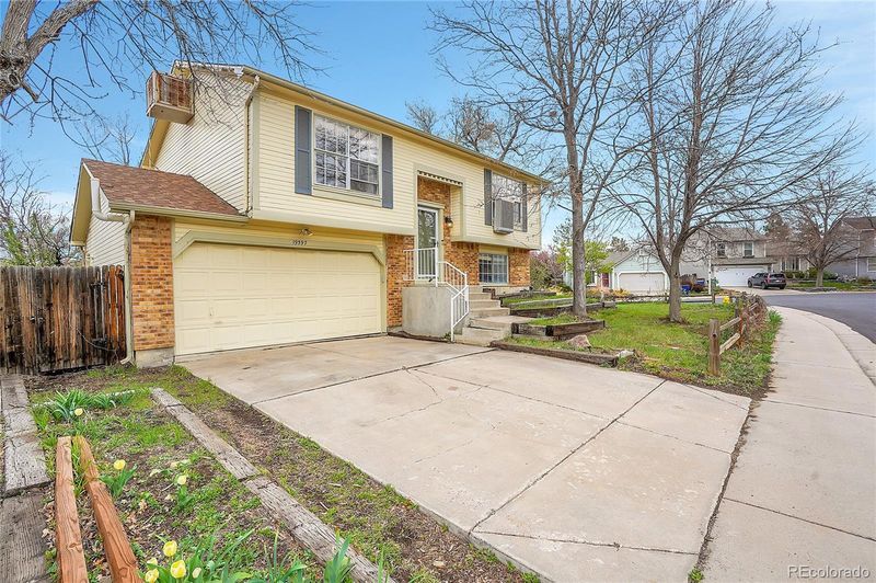 19597 E Nassau Dr, Aurora, CO 80013