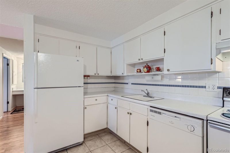 1304 S Parker Rd #355, Denver, CO 80231