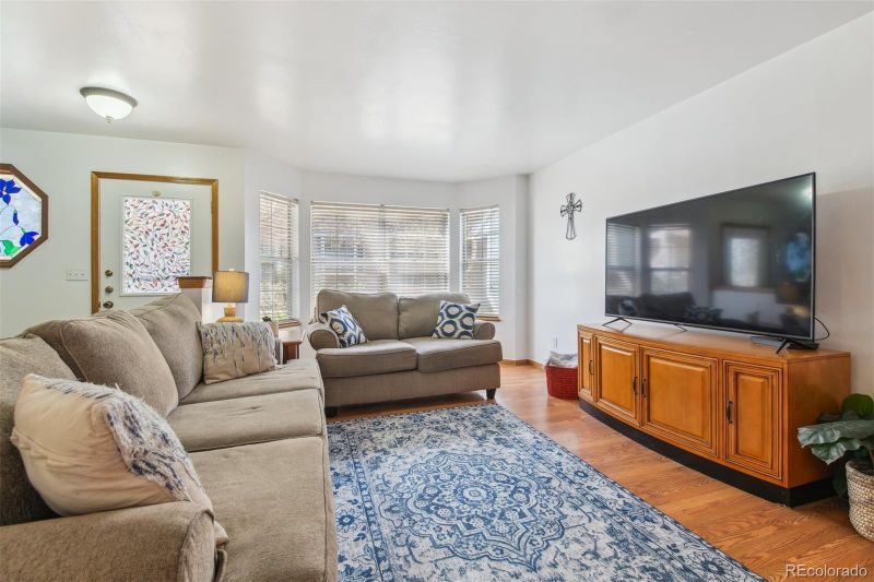 2044 S Balsam St, Lakewood, CO 80227