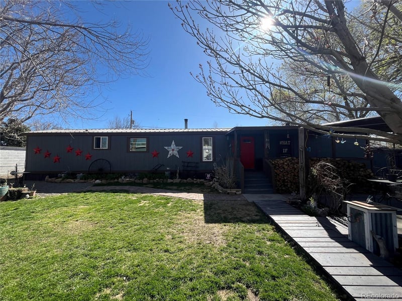 202 Circle Ln, Pueblo, CO 81006