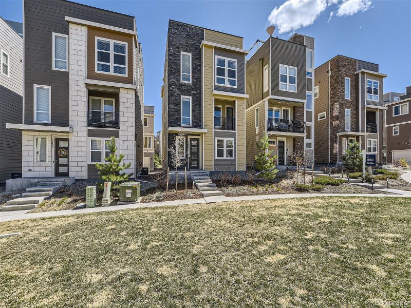 2601 Palau Way, Castle Rock, CO 80109