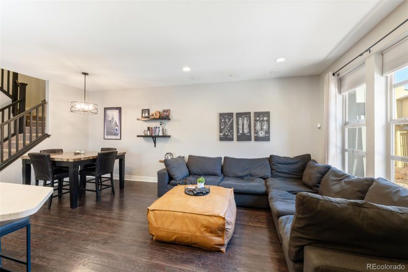 527 S Vance Ct, Lakewood, CO 80226
