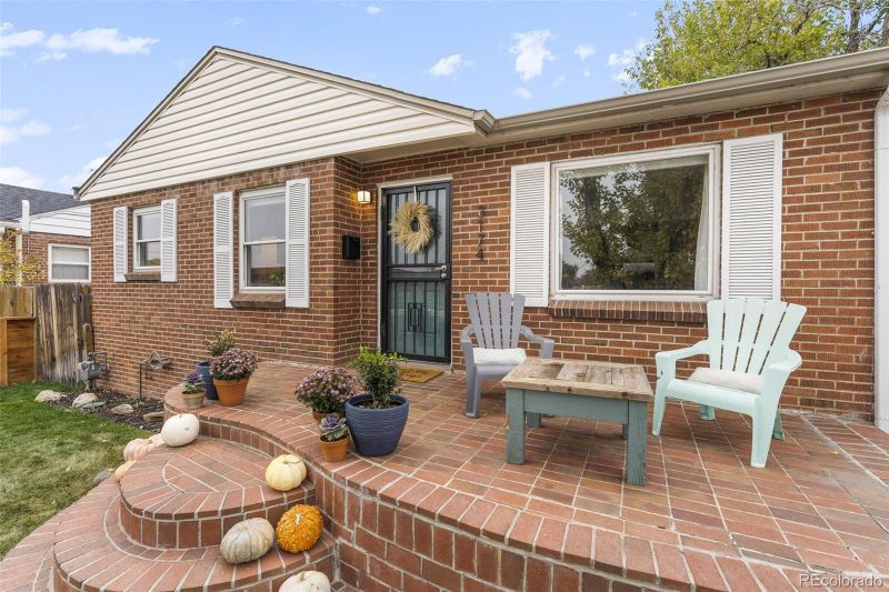 3174 S Delaware St, Englewood, CO 80110