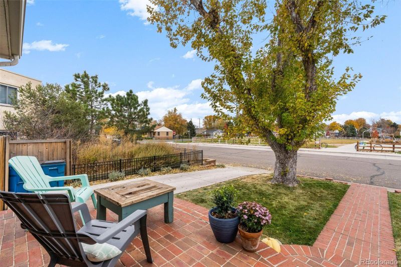 3174 S Delaware St, Englewood, CO 80110