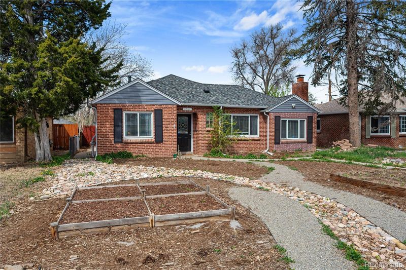 2561 Oneida St, Denver, CO 80207