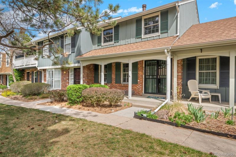 9032 E Amherst Dr #E, Denver, CO 80231