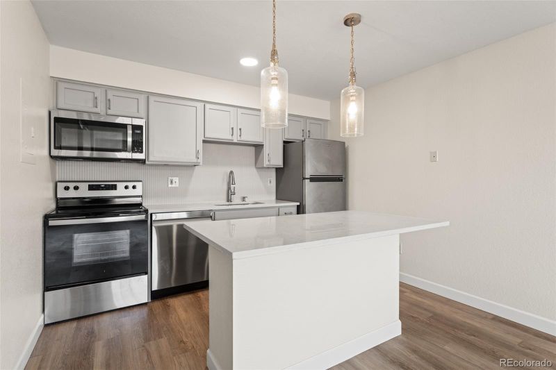 9170 E Arbor Cir #F, Englewood, CO 80111