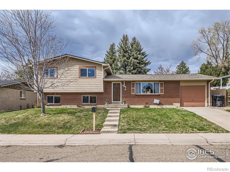 224 Pikes Peak Pl, Longmont, CO 80504