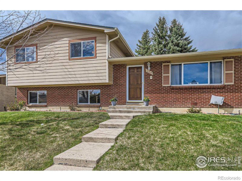 224 Pikes Peak Pl, Longmont, CO 80504