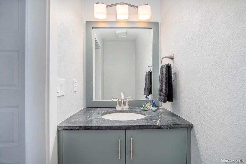 4249 S Mobile Cir #E, Aurora, CO 80013