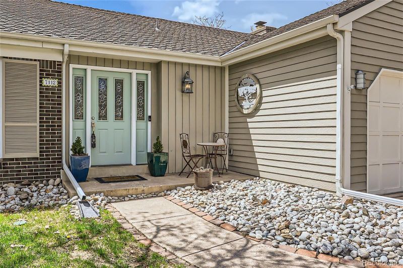 7112 S Newport Ct, Centennial, CO 80112