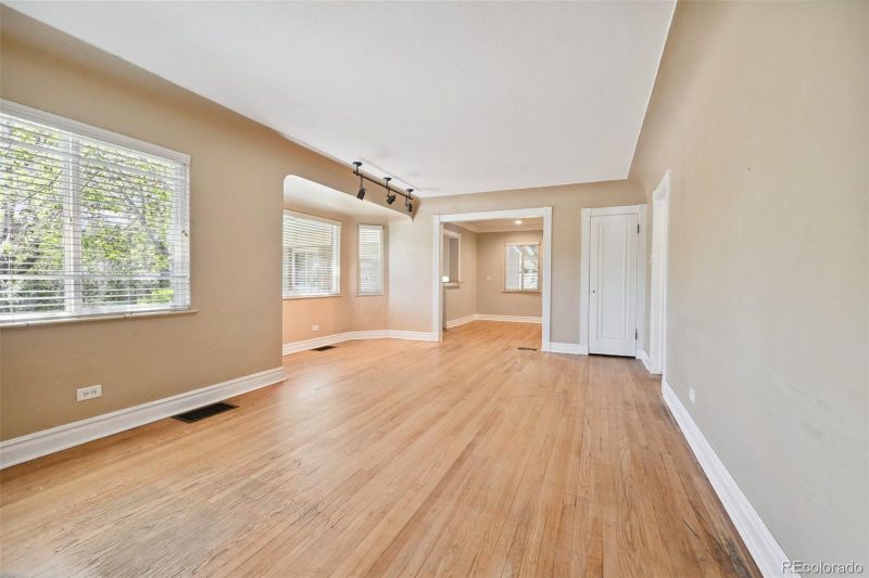 1401 Niagara St, Denver, CO 80220
