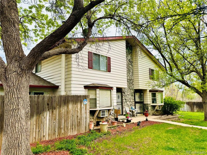 61 Newark St #B, Aurora, CO 80012