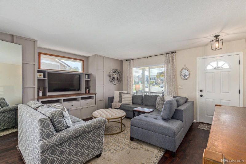 9922 Melbourne Cir, Highlands Ranch, CO 80130