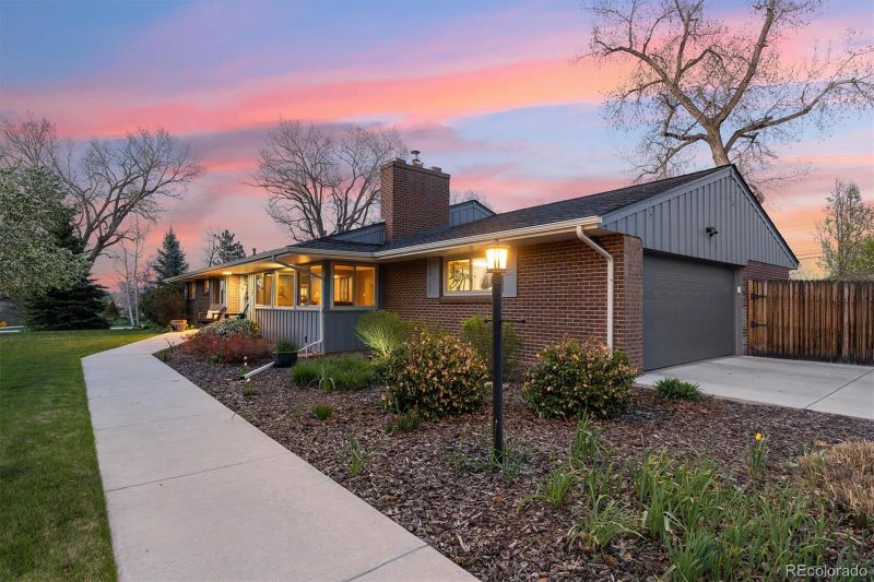 8 Meadowlark Ln, Littleton, CO 80123