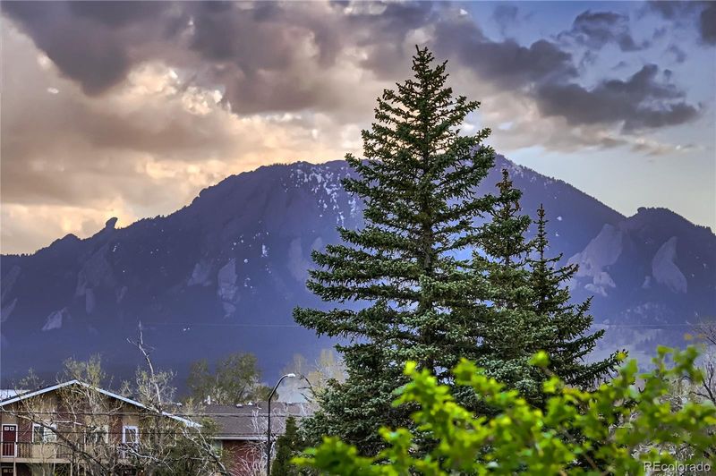 10 Pawnee Dr, Boulder, CO 80303