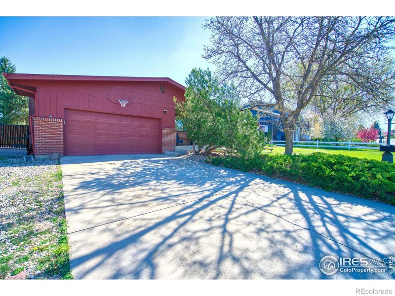 22 Burlington Dr, Longmont, CO 80501