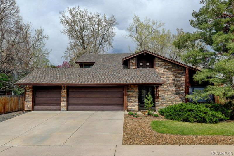 17977 E Berry Dr, Centennial, CO 80015