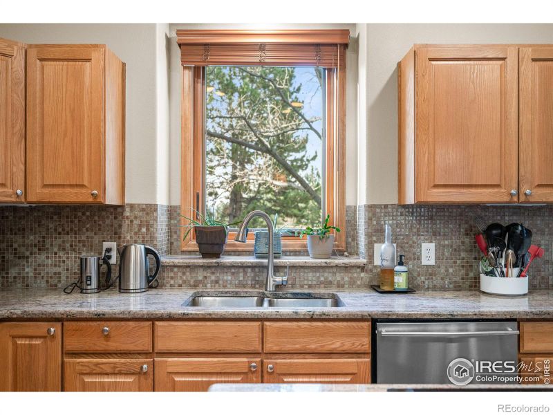 6855 Peppertree Dr, Niwot, CO 80503