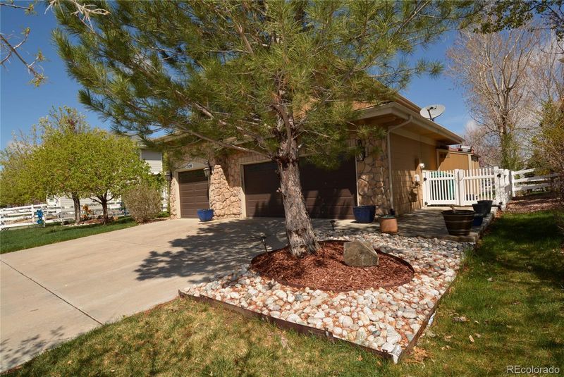 1520 S De Gaulle Cir, Aurora, CO 80018