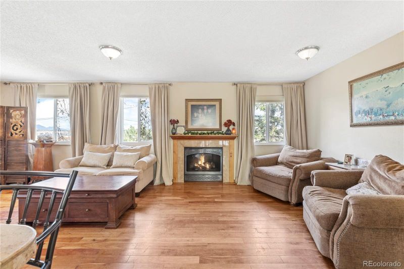 9409 Grandview Ave, Arvada, CO 80002