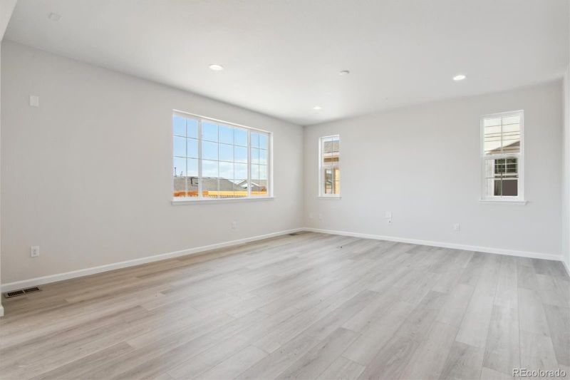 24572 E 38th Ave, Aurora, CO 80019