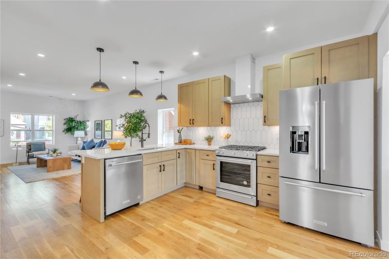 747 S Logan St, Denver, CO 80209