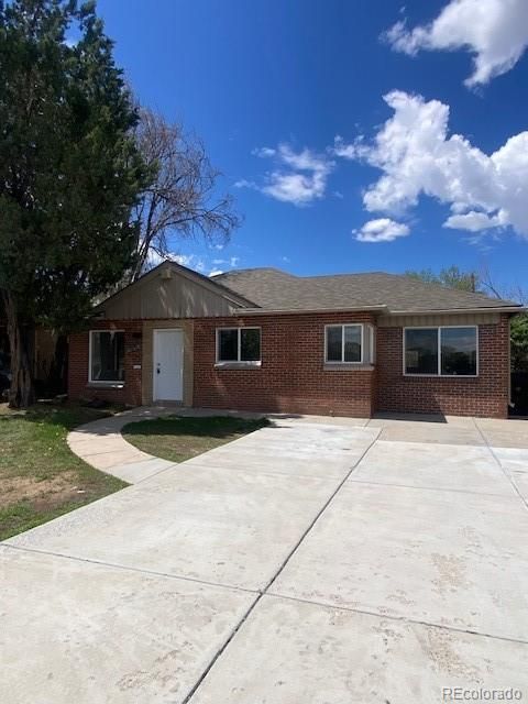 2515 Quebec St, Denver, CO 80207
