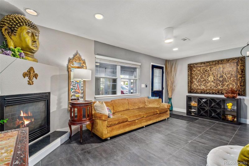 875 Kingston St, Aurora, CO 80010
