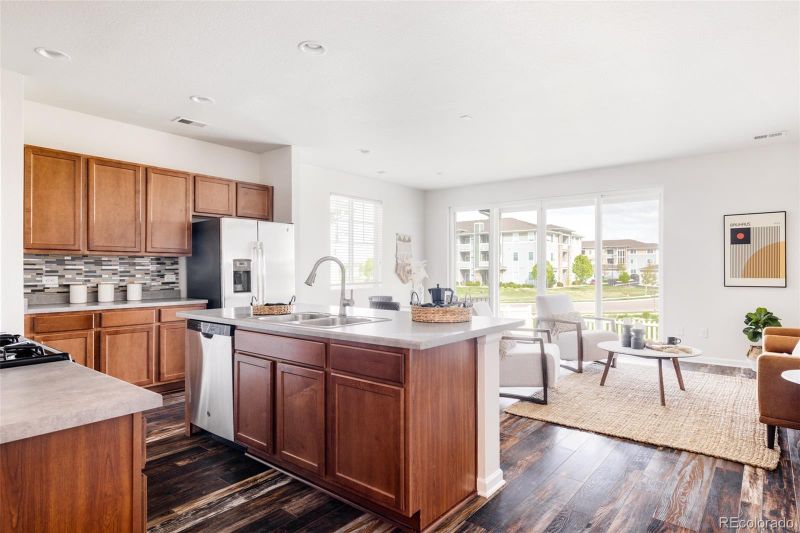 10516 Akron St, Commerce City, CO 80640