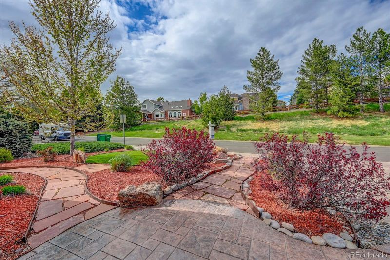 2066 Glenhaven Dr, Highlands Ranch, CO 80126