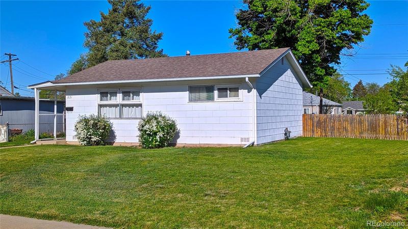 821 Nome St, Aurora, CO 80010