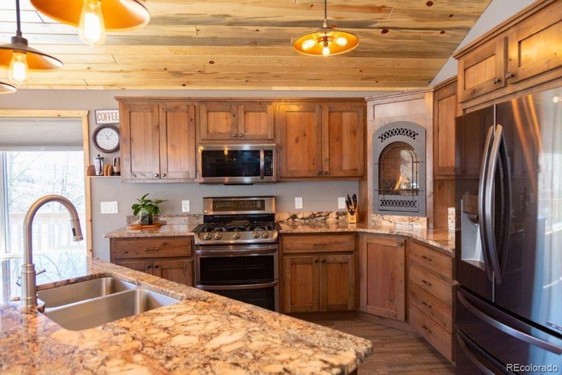 209 Aspen Ave, Creede, CO 81130