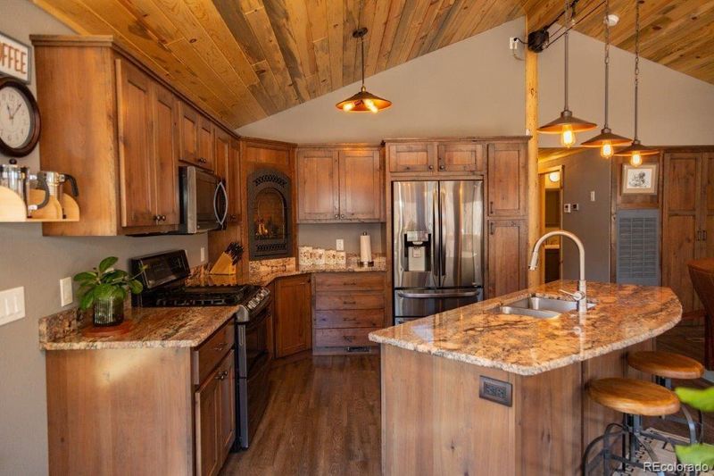 209 Aspen Ave, Creede, CO 81130