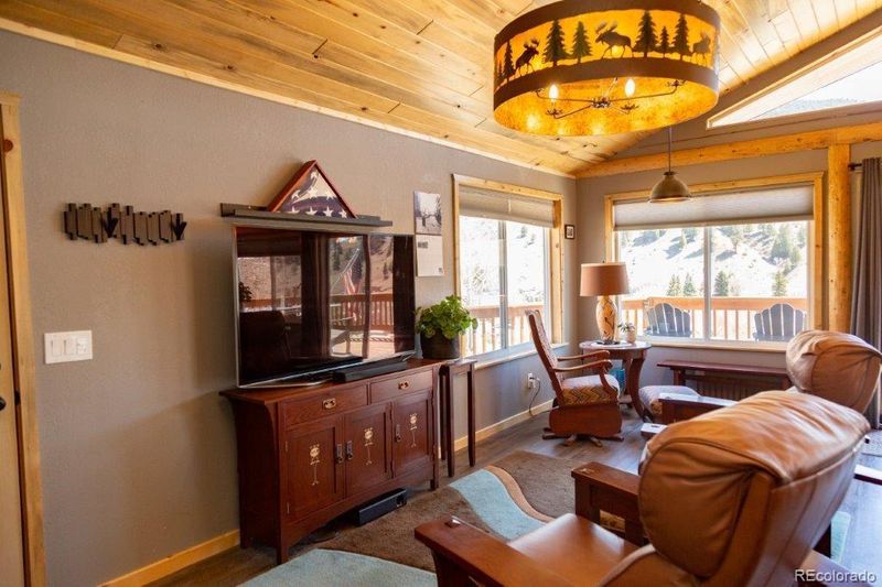 209 Aspen Ave, Creede, CO 81130