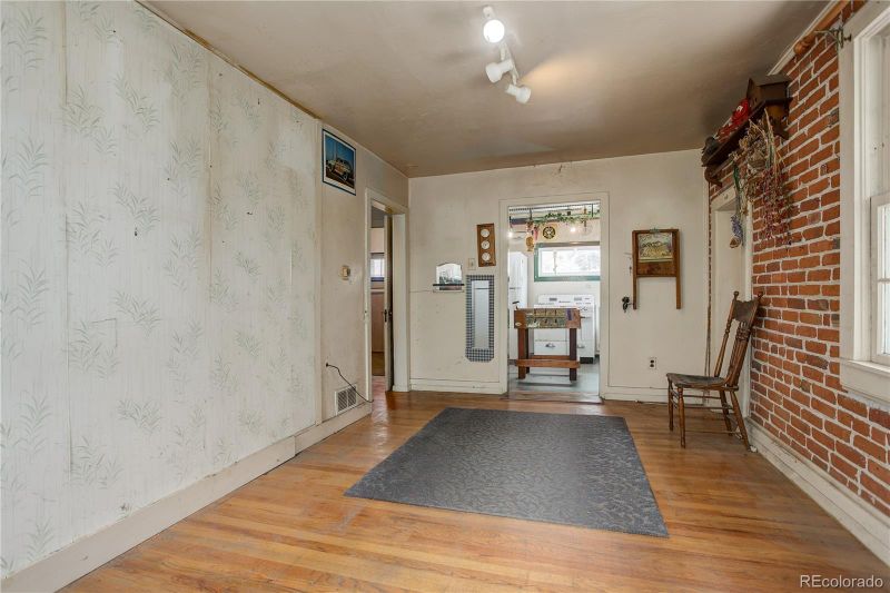 2040 S Pearl St, Denver, CO 80210