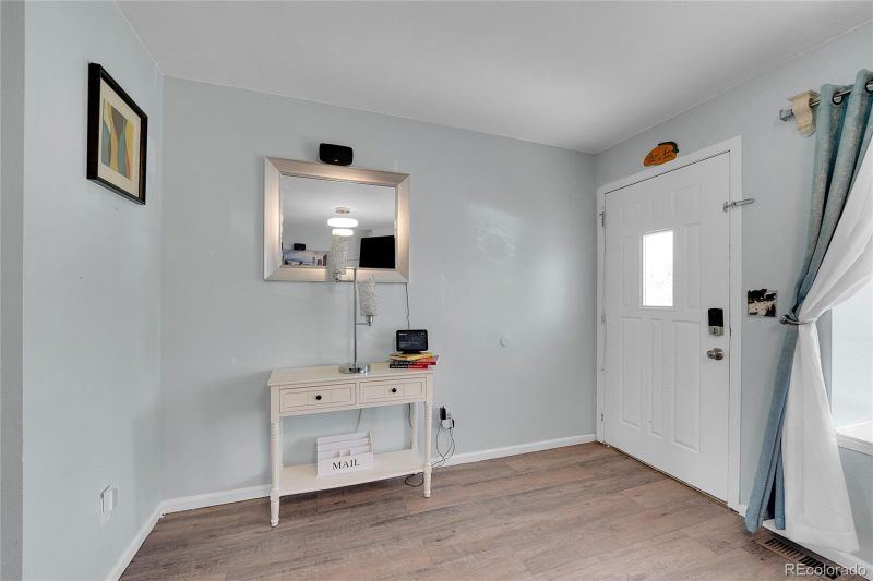 4623 S Crystal Way #B200, Aurora, CO 80015