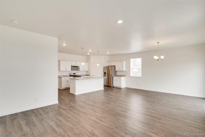 27464 E Byers Ave, Aurora, CO 80018