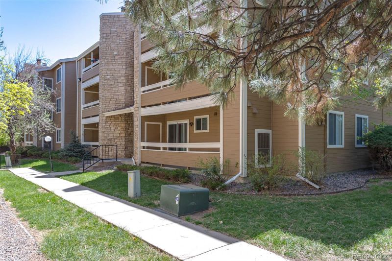 1094 S Dearborn St #102, Aurora, CO 80012