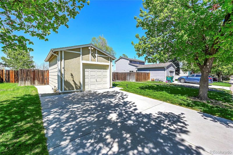 17539 E Temple Dr, Aurora, CO 80015