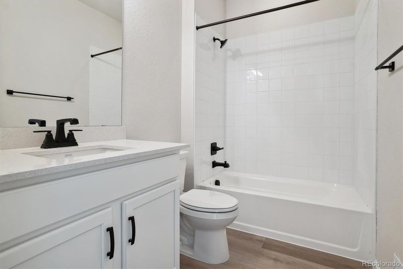 24521 E 37th Ave, Aurora, CO 80019