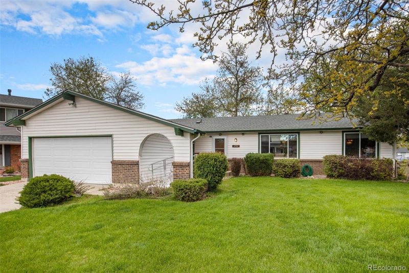 4724 S Lewis Cir, Littleton, CO 80127