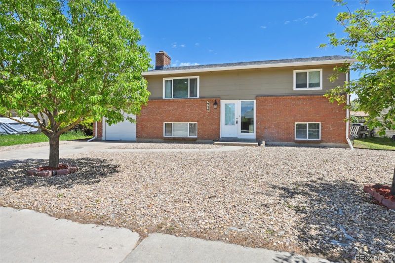 926 Nucla St, Aurora, CO 80011